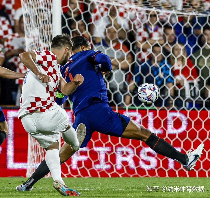 荷兰队斩获连胜，闯入欧国联半决赛